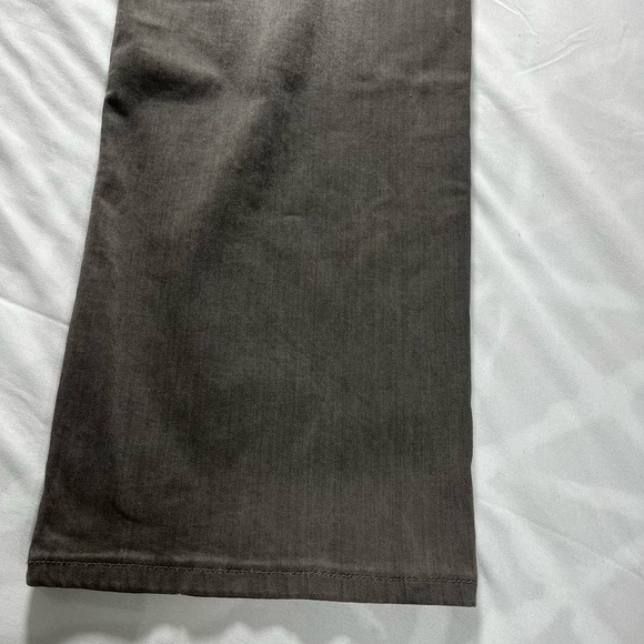 Barbell Men's Relaxed Athletic Fit Jeans - Concrete in color NWT - Picture 13 of 14